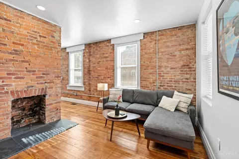 Living - 3120 Hackberry St, Cincinnati, OH 45207 photo 1 of 1