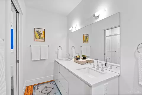 Bath - 3120 Hackberry St, Cincinnati, OH 45207 photo 2 of 8