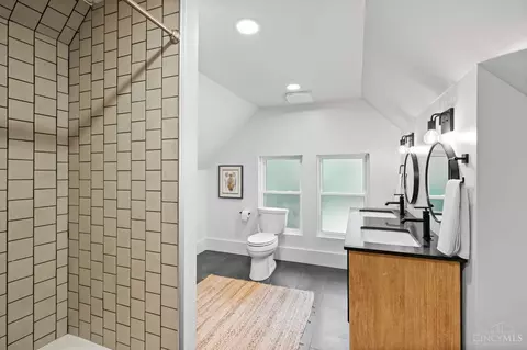 Bath - 3120 Hackberry St, Cincinnati, OH 45207 photo 5 of 8