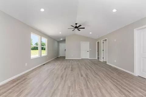 1236 Tupelo Dr, Franklin Twp, OH 45171
