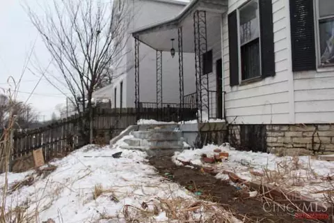Exterior - 3158 River Rd, Cincinnati, OH 45204 photo 2 of 4