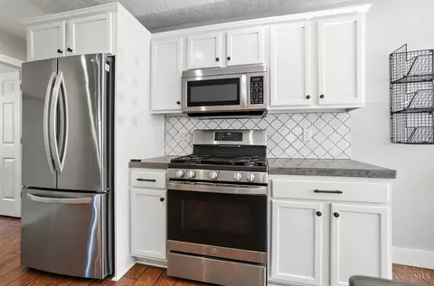 Kitchen - 671 Mccormick Ln, Cincinnati, OH 45245 photo 4 of 5