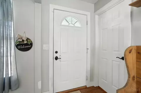 Entry Way - 671 Mccormick Ln, Cincinnati, OH 45245 photo 3 of 9