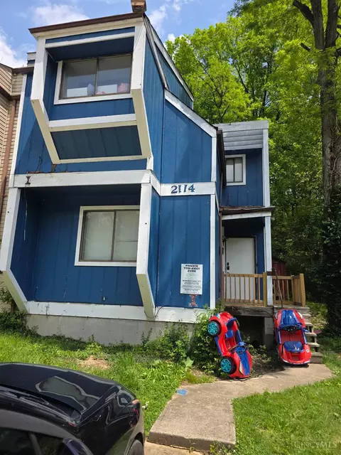 2114 St Leo Pl, Cincinnati, OH 45211