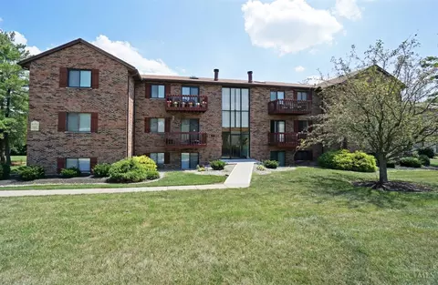 9512 Woodland Hills Dr, West Chester, OH 45011