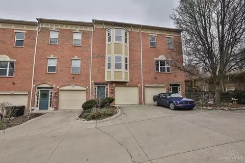 915 Sharkey Ln, Cincinnati, OH 45206