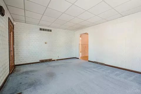 Living - 103 W Crest Dr, Reading, OH 45215 photo 2 of 7