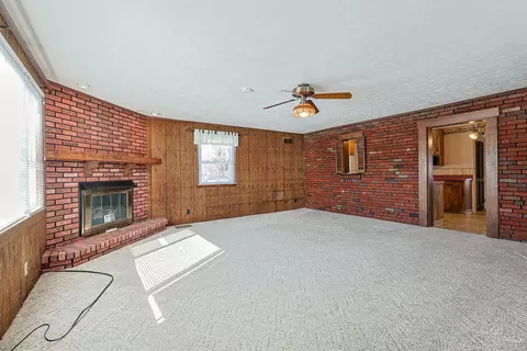 Living - 103 W Crest Dr, Reading, OH 45215 photo 6 of 7