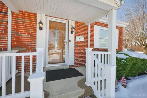 Exterior - 103 W Crest Dr, Reading, OH 45215 photo 3 of 6