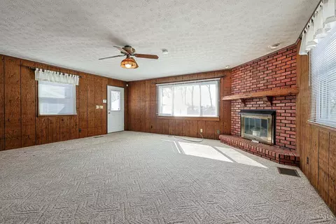 Living - 103 W Crest Dr, Reading, OH 45215 photo 4 of 7