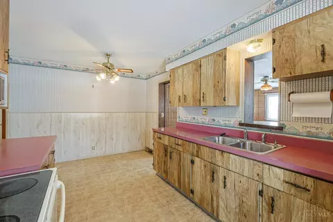 Kitchen - 103 W Crest Dr, Reading, OH 45215 photo 5 of 6