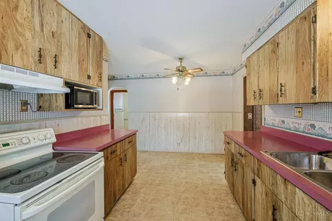Kitchen - 103 W Crest Dr, Reading, OH 45215 photo 3 of 6