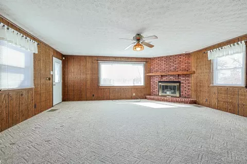 Living - 103 W Crest Dr, Reading, OH 45215 photo 3 of 7