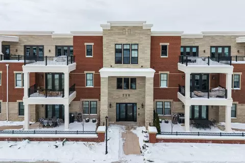 230 Vintage Club Dr, Montgomery, OH 45249