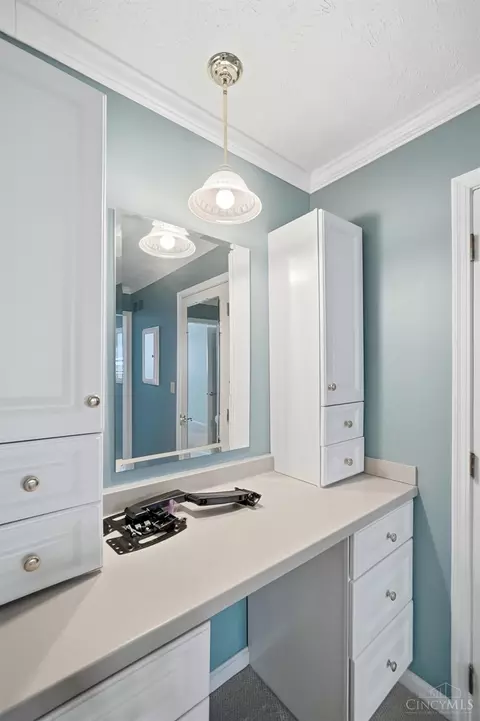 Bath - 8363 Shadowpoint Ct, Montgomery, OH 45242 photo 3 of 9