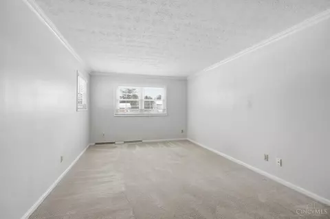 Living - 8363 Shadowpoint Ct, Montgomery, OH 45242 photo 11 of 11