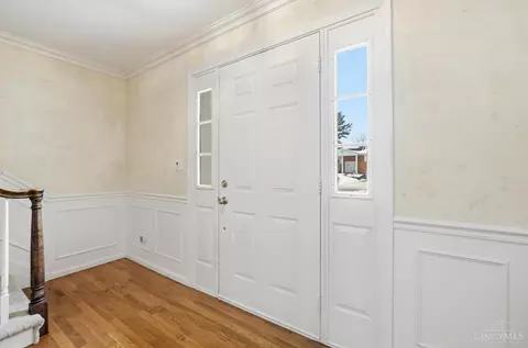 Entry Way - 8363 Shadowpoint Ct, Montgomery, OH 45242 photo 1 of 6