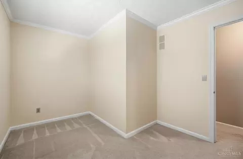 Bedroom - 8363 Shadowpoint Ct, Montgomery, OH 45242 photo 4 of 14