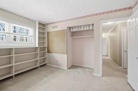 Bedroom - 8363 Shadowpoint Ct, Montgomery, OH 45242 photo 7 of 14