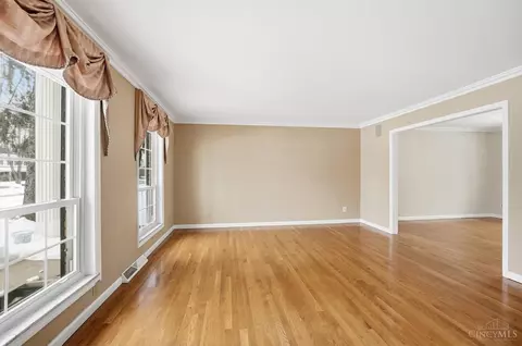 Living - 8363 Shadowpoint Ct, Montgomery, OH 45242 photo 1 of 11