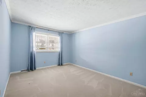 Bedroom - 8363 Shadowpoint Ct, Montgomery, OH 45242 photo 9 of 14
