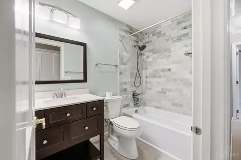 Bath - 8363 Shadowpoint Ct, Montgomery, OH 45242 photo 7 of 9
