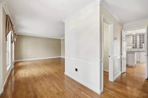 Entry Way - 8363 Shadowpoint Ct, Montgomery, OH 45242 photo 2 of 6