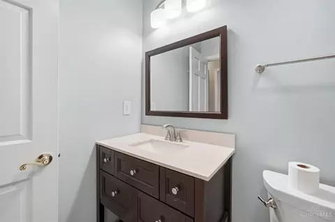 Bath - 8363 Shadowpoint Ct, Montgomery, OH 45242 photo 8 of 9