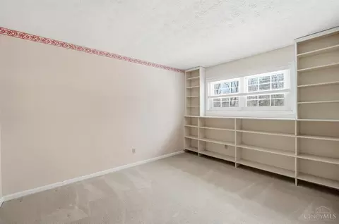Bedroom - 8363 Shadowpoint Ct, Montgomery, OH 45242 photo 6 of 14