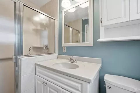 Bath - 8363 Shadowpoint Ct, Montgomery, OH 45242 photo 4 of 9