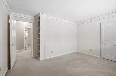 Bedroom - 8363 Shadowpoint Ct, Montgomery, OH 45242 photo 13 of 14