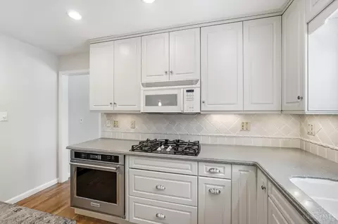 Kitchen - 8363 Shadowpoint Ct, Montgomery, OH 45242 photo 9 of 11