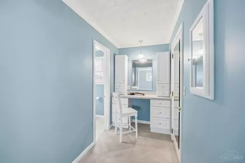 Entry Way - 8363 Shadowpoint Ct, Montgomery, OH 45242 photo 5 of 6