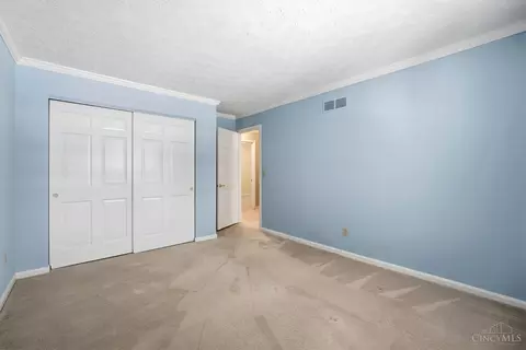 Bedroom - 8363 Shadowpoint Ct, Montgomery, OH 45242 photo 10 of 14