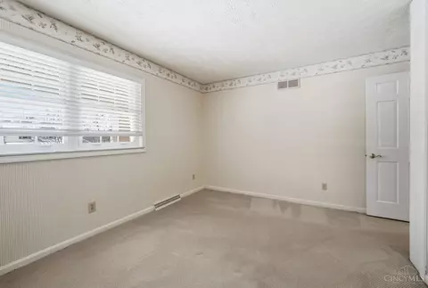 Bedroom - 8363 Shadowpoint Ct, Montgomery, OH 45242 photo 14 of 14