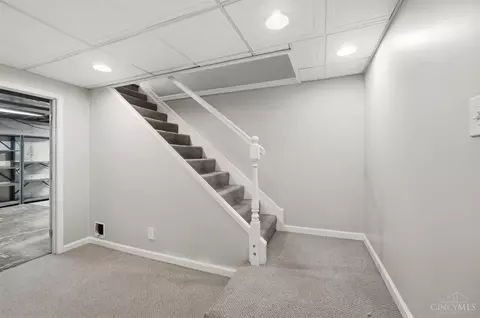 Entry Way - 8363 Shadowpoint Ct, Montgomery, OH 45242 photo 6 of 6