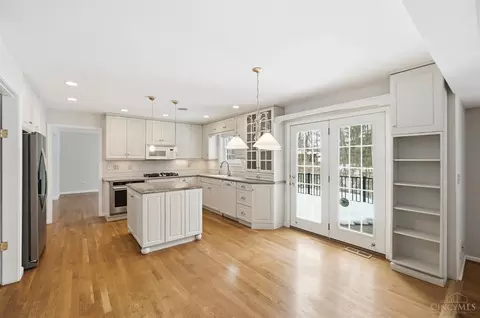 Kitchen - 8363 Shadowpoint Ct, Montgomery, OH 45242 photo 11 of 11
