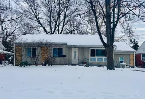 10 Drummond St, Greenhills, OH 45218