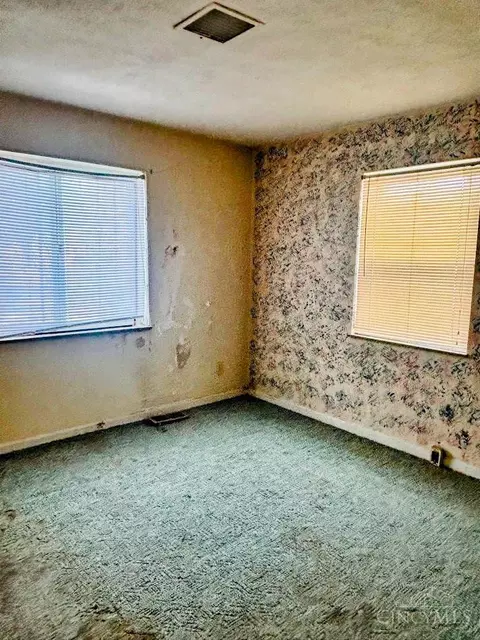 Bedroom - 10 Drummond St, Greenhills, OH 45218 photo 1 of 3