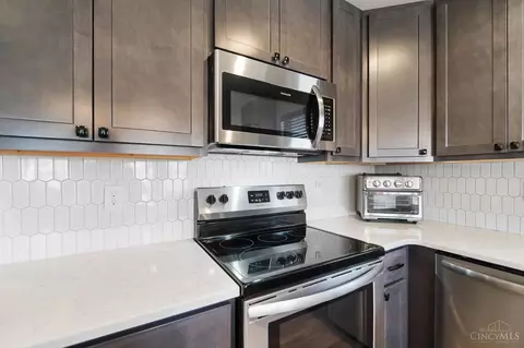 Kitchen - 6613 Bramble Ave, Cincinnati, OH 45227 photo 3 of 5
