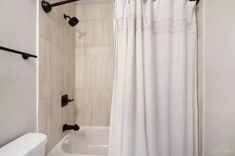 Bath - 6613 Bramble Ave, Cincinnati, OH 45227 photo 7 of 8