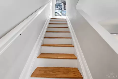 Entry Way - 6613 Bramble Ave, Cincinnati, OH 45227 photo 2 of 4