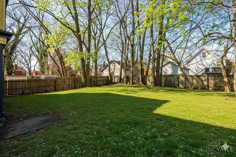 Exterior - 622 Orient Ave, Cincinnati, OH 45232 photo 10 of 11