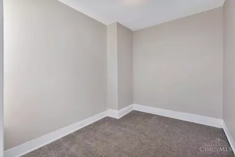 Bedroom - 622 Orient Ave, Cincinnati, OH 45232 photo 4 of 9