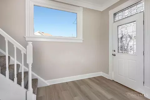 Entry Way - 622 Orient Ave, Cincinnati, OH 45232 photo 1 of 2