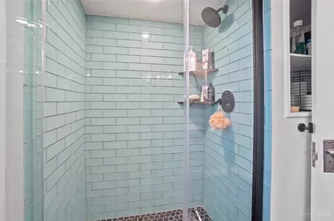 Bath - 3223 Manning Ave, Cincinnati, OH 45211 photo 8 of 9