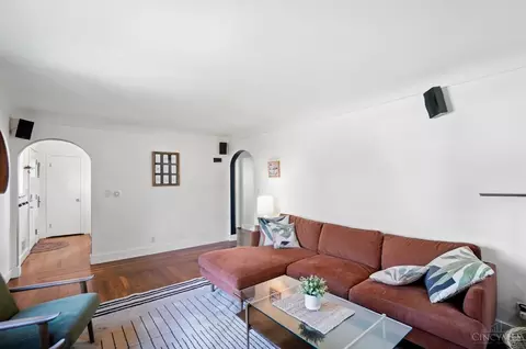 Living - 3223 Manning Ave, Cincinnati, OH 45211 photo 4 of 5