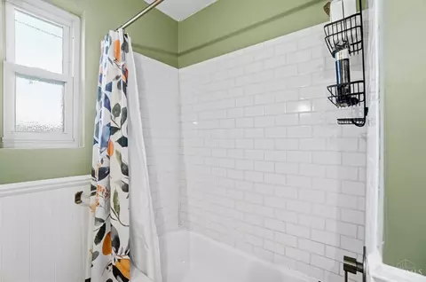 Bath - 3223 Manning Ave, Cincinnati, OH 45211 photo 4 of 9
