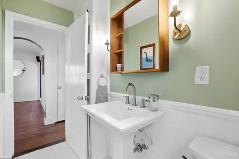 Bath - 3223 Manning Ave, Cincinnati, OH 45211 photo 2 of 9