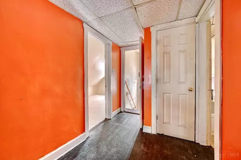 Entry Way - 3460 Bevis Ave, Cincinnati, OH 45207 photo 1 of 1